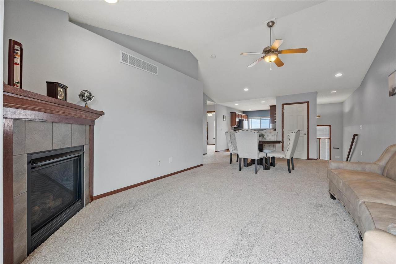 Building Photo - 1886 Goose Lake Cir