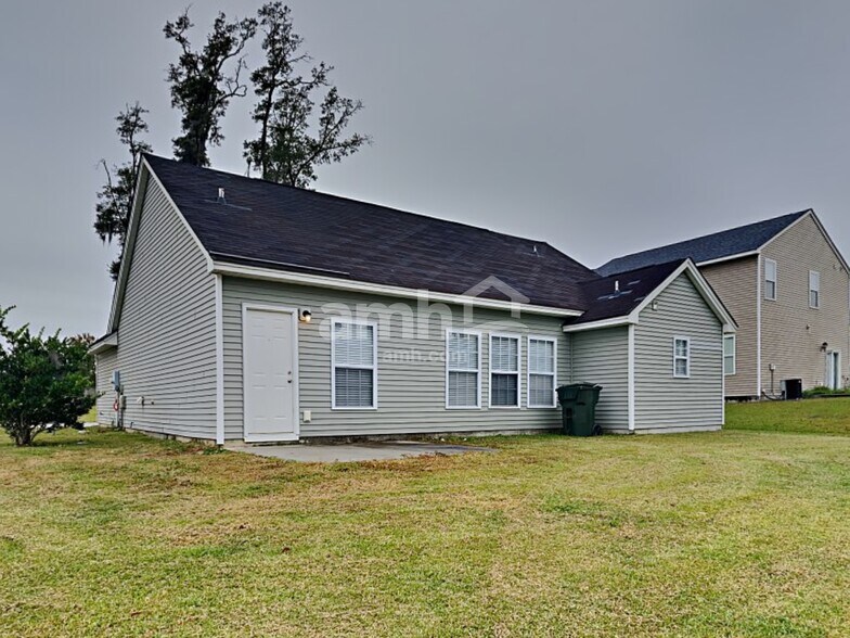 Building Photo - 425 Watershed Dr