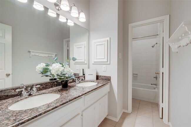 Building Photo - 12414 N Shadow Cove Dr