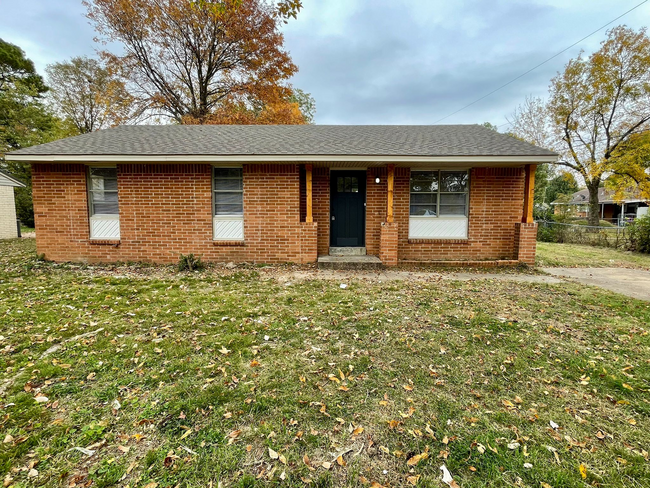 Primary Photo - 3 Bed / 1 Bath Available Now in Jonesboro