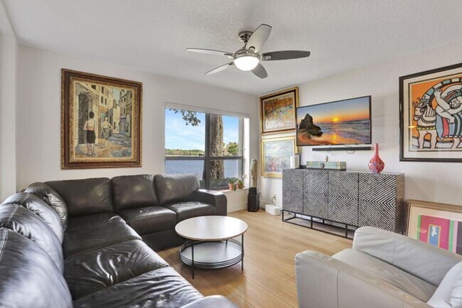 Building Photo - 2850 Carambola Cir S