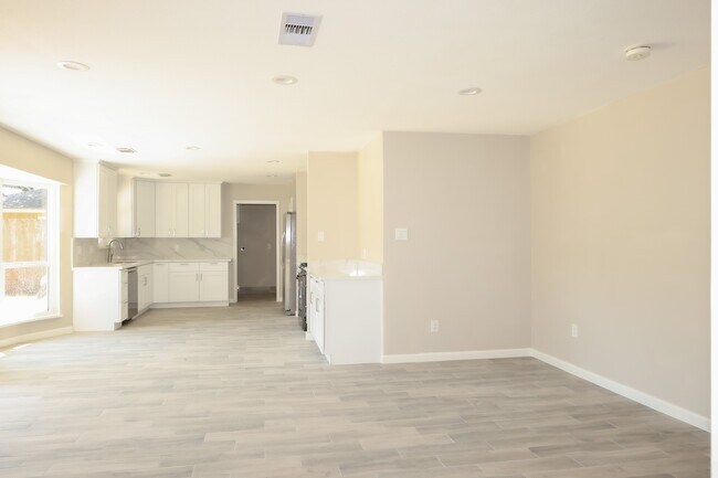 Building Photo - 8335 Langdon Ln