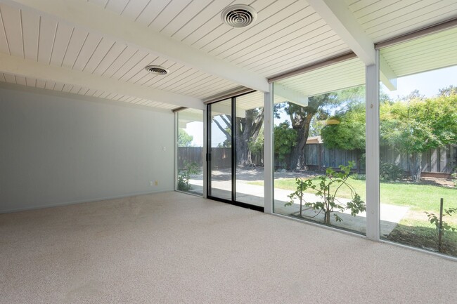 Building Photo - San Mateo Highlands Eichler Mid-Century 3/...