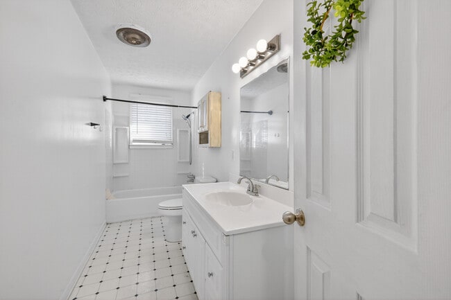 Building Photo - 9404 Locust Creek Rd