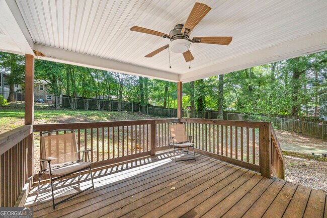 Building Photo - 527 University Cir
