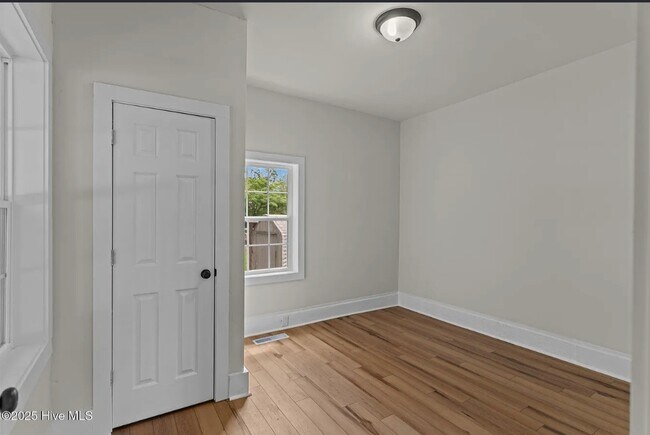 Building Photo - House