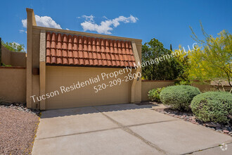 Building Photo - 936 Cam Diestro