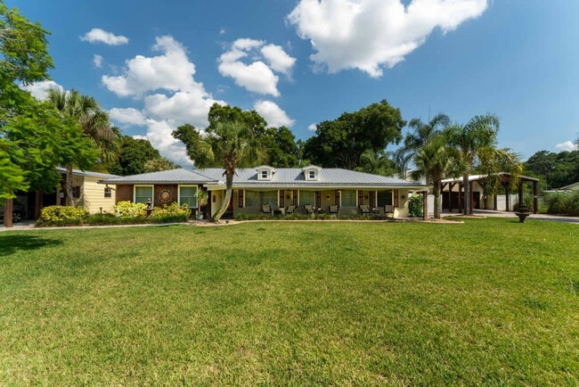 Building Photo - 1937 Grove Bluff Cir W