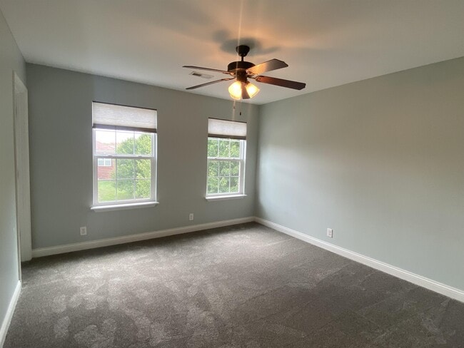Building Photo - 355 Vineland Pl Dr