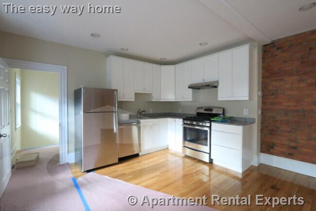 Primary Photo - 18 Chandler St