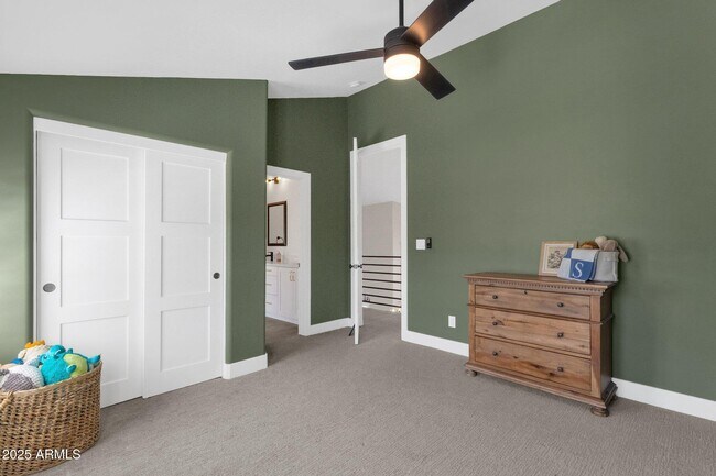 Building Photo - 856 W Quail Cir