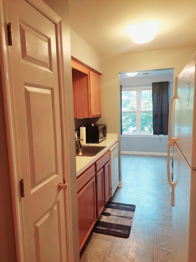 Building Photo - 3800 Sunnyfield Ct