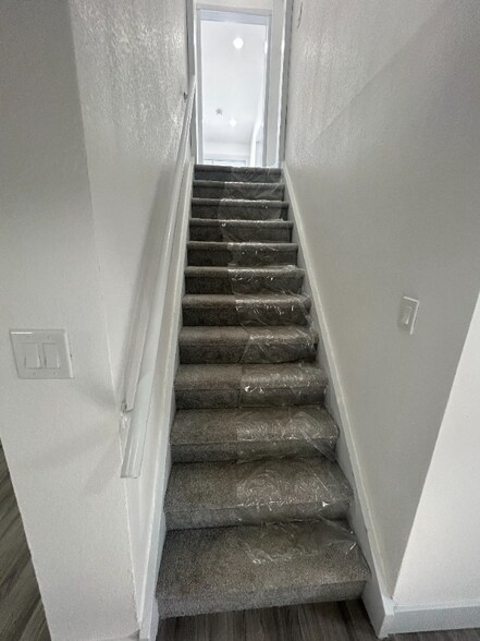 Building Photo - 1370 S Meade St