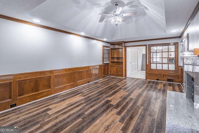 Building Photo - 736 Singley Dr