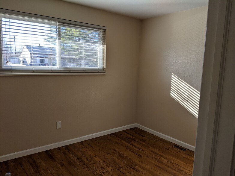 Upstairs bedroom - 1160 Clinton St
