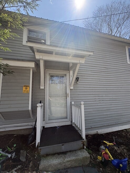 Building Photo - 410 Old Montague Rd
