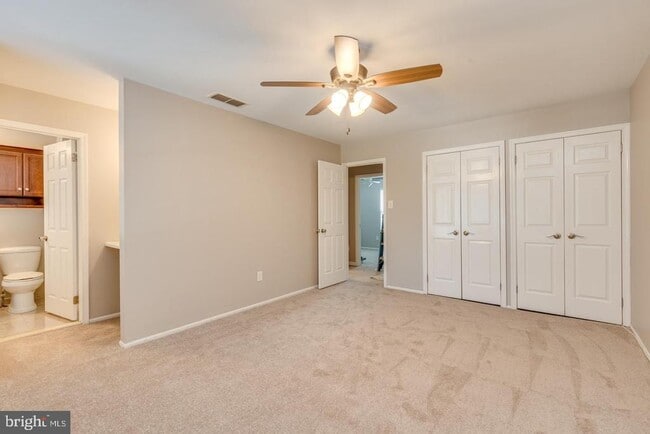 Building Photo - 6204 Red Haven Dr