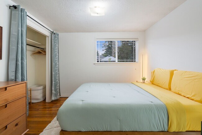 Building Photo - 7414 SE Ogden St