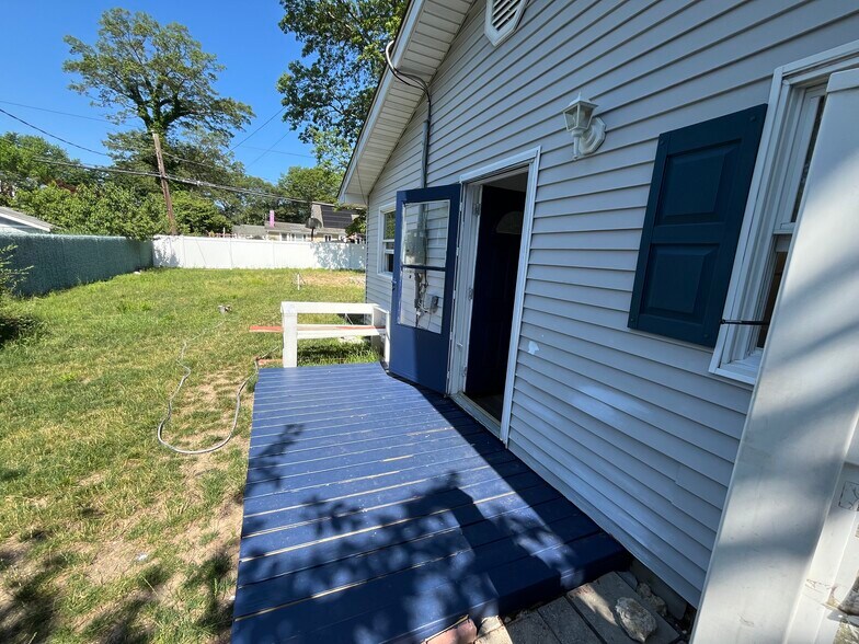 Primary Photo - 32 Wintergreen Dr