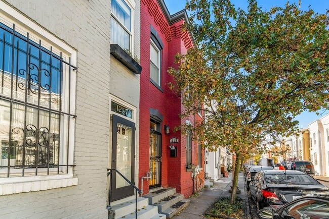 Primary Photo - 2 Bedroom 1 Bathroom Townhouse // H-Street...