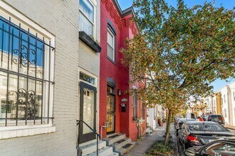 Building Photo - 2 Bedroom 1 Bathroom Townhouse // H-Street...