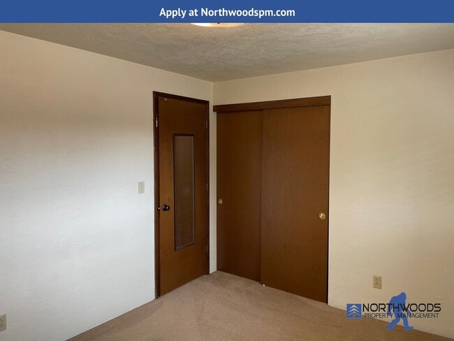 Building Photo - Very Nice 3 Bedroom 2 Bath Home-Located on a Corner Lot