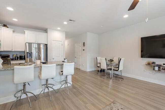 Building Photo - 7522 Shadow Lake Dr