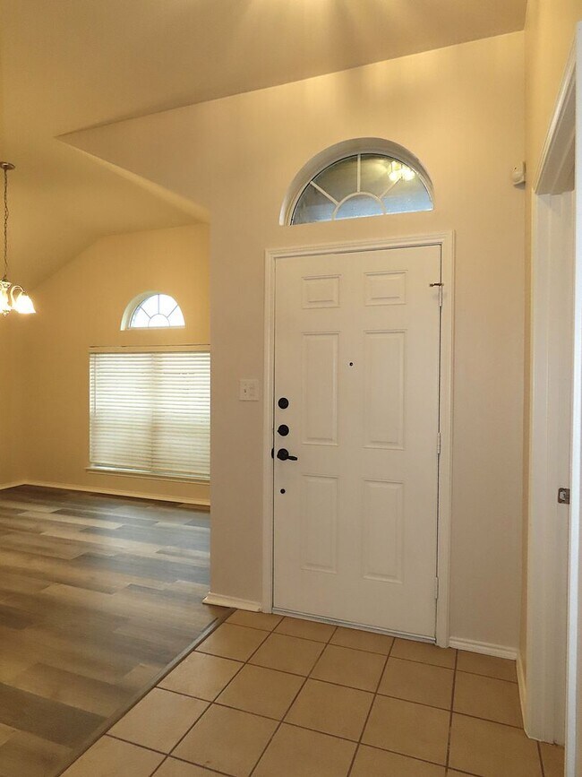 Building Photo - Beautiful 3 Bedroom, 2 Bath Home in Flint!