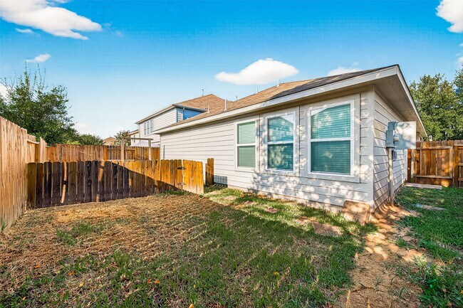 Building Photo - 3343 Apple Dale Dr