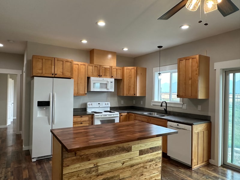 Building Photo - 151 Equestrian Ln
