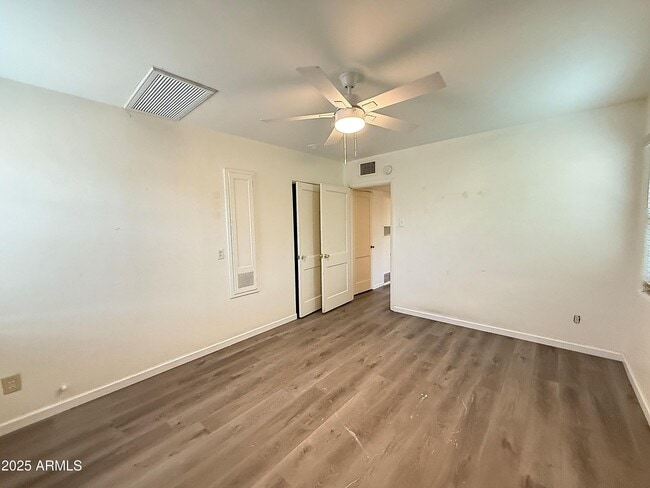 Building Photo - 58 W Encanto Blvd