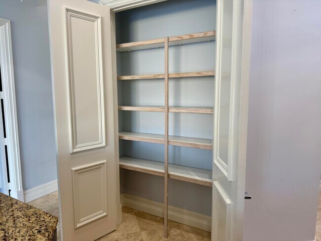 Building Photo - 164 SE Santa Gardenia