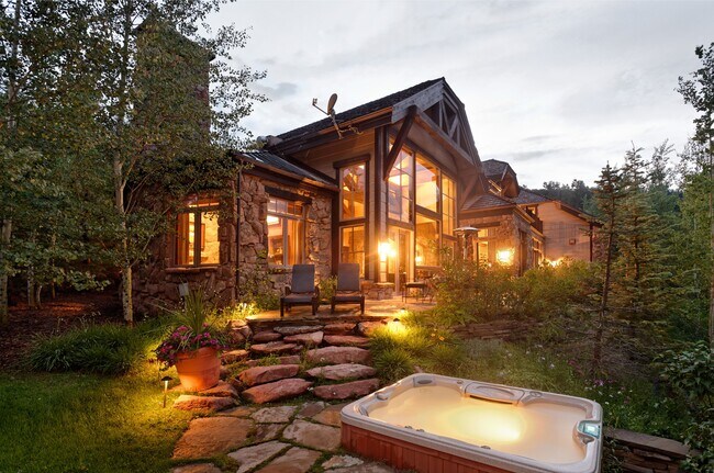 Building Photo - 353 Pfister Dr