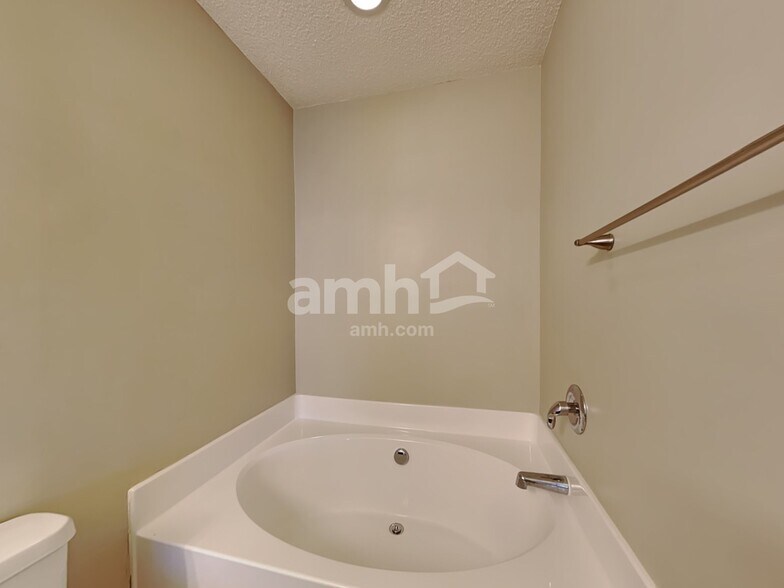 Building Photo - 177 Wildberry Ln