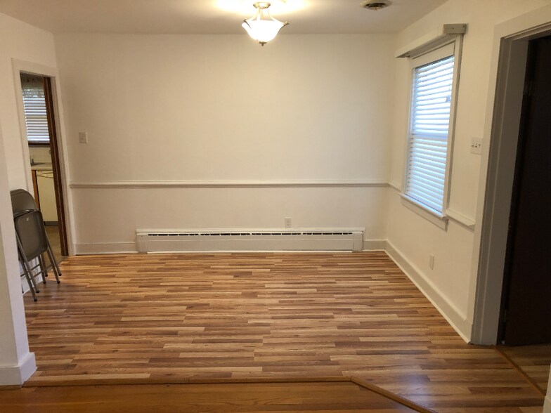 Building Photo - 11500 Elmwood Ln