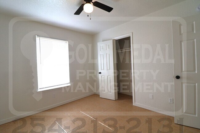 Building Photo - 2802 Alma Dr