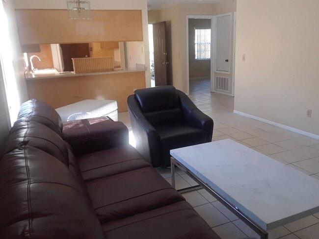 Building Photo - 1303 Candlewyck Dr