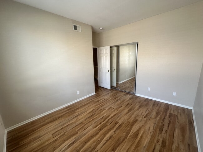 Building Photo - 926 Camino De La Reina