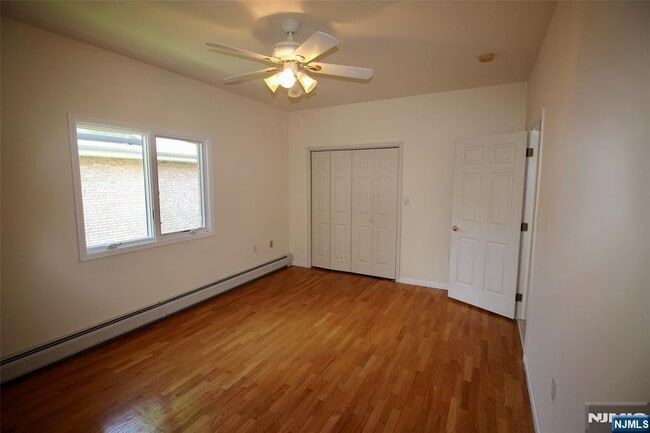 Building Photo - 499 Morse Ave