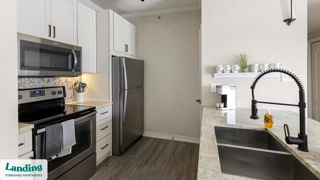 Building Photo - 6101 N Riverside Dr