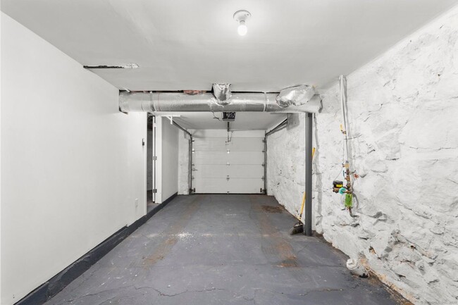 Building Photo - 78 Pine St