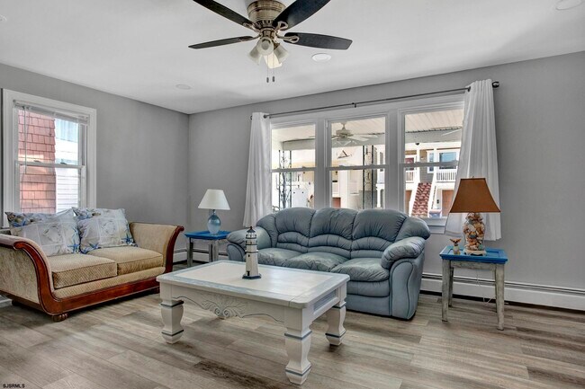 Building Photo - 13 N Victoria Ave