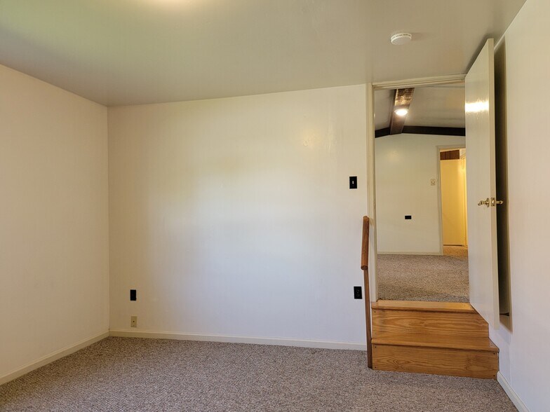 Building Photo - 620 Clay Aly