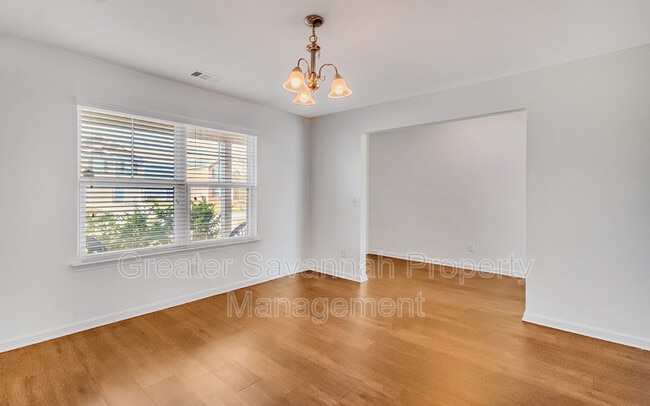 Building Photo - 40 Burnt Oak Rd