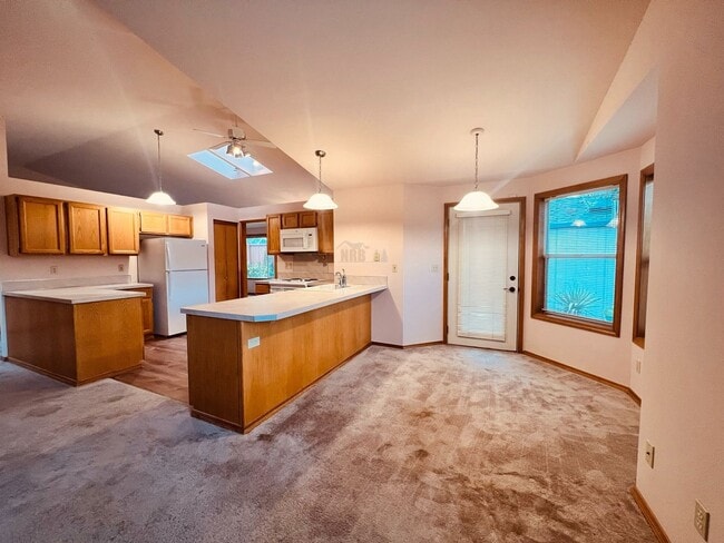 Building Photo - Absolutely Gorgeous Single Family Home located at Olympia!