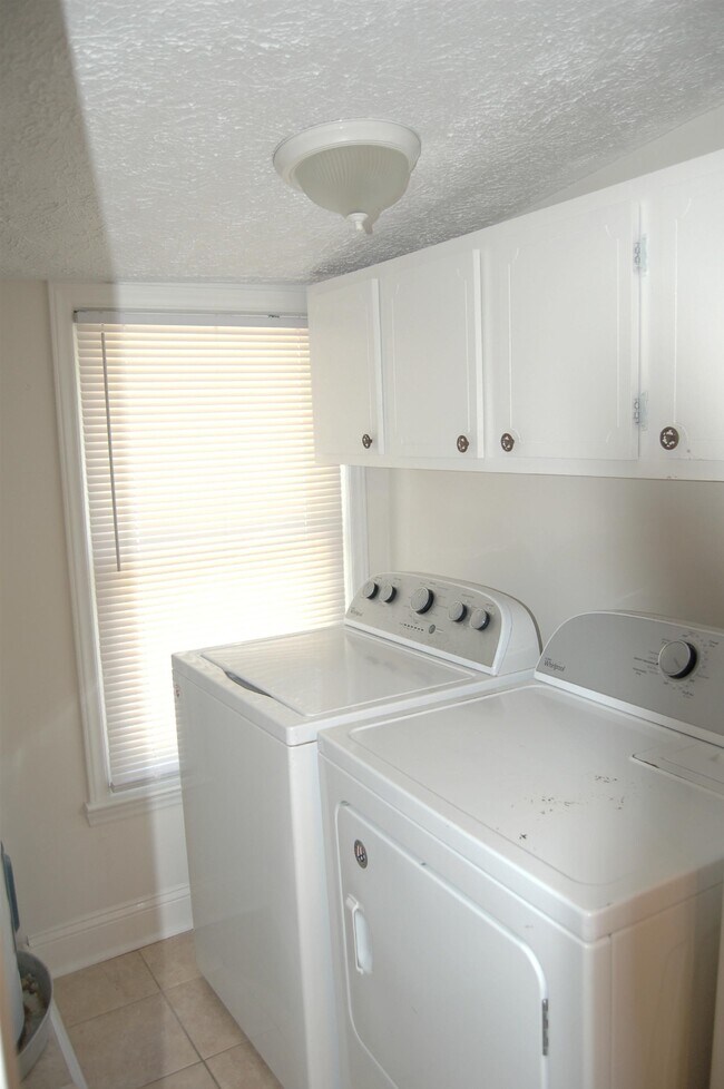 Building Photo - 2103 Woodward Dr