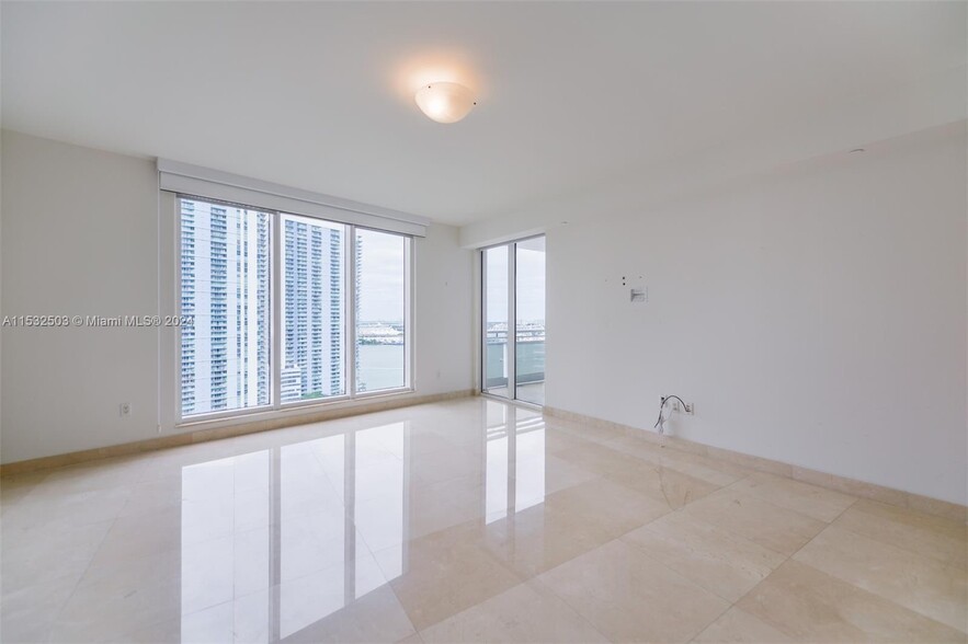 Building Photo - 901 Brickell Key Blvd
