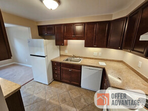 Building Photo - 137 Creekside Dr