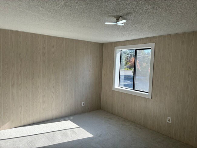 Building Photo - 3316 E College Way
