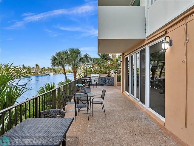 Building Photo - 1150 Hillsboro Mile-